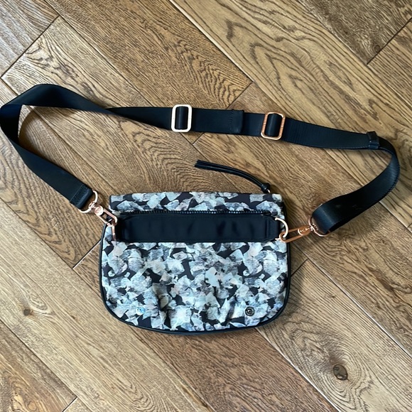 Lululemon bag - Picture 2 of 6